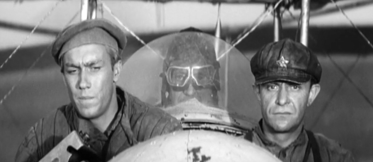 Кадр из кинофильма "Служили два товарища", 1968 г., режиссер Евгений Карелов, сценаристы Юлий Дунский, Валерий Фрид, композитор Евгений Птичкин (скриншот)