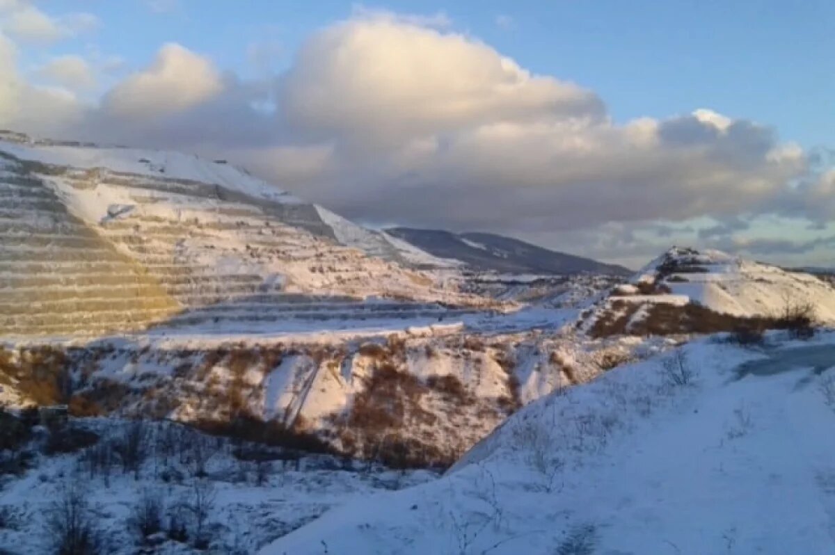    Так совсем недавно выглядели горы в районе Мефодиевки — именно туда отправилась девочка.