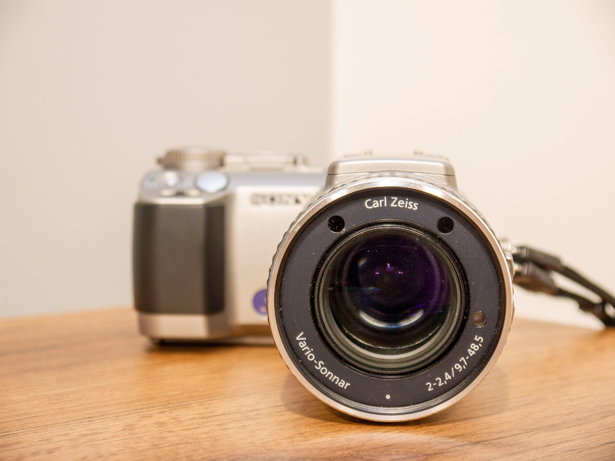 Sony Cyber-shot DSC-F707