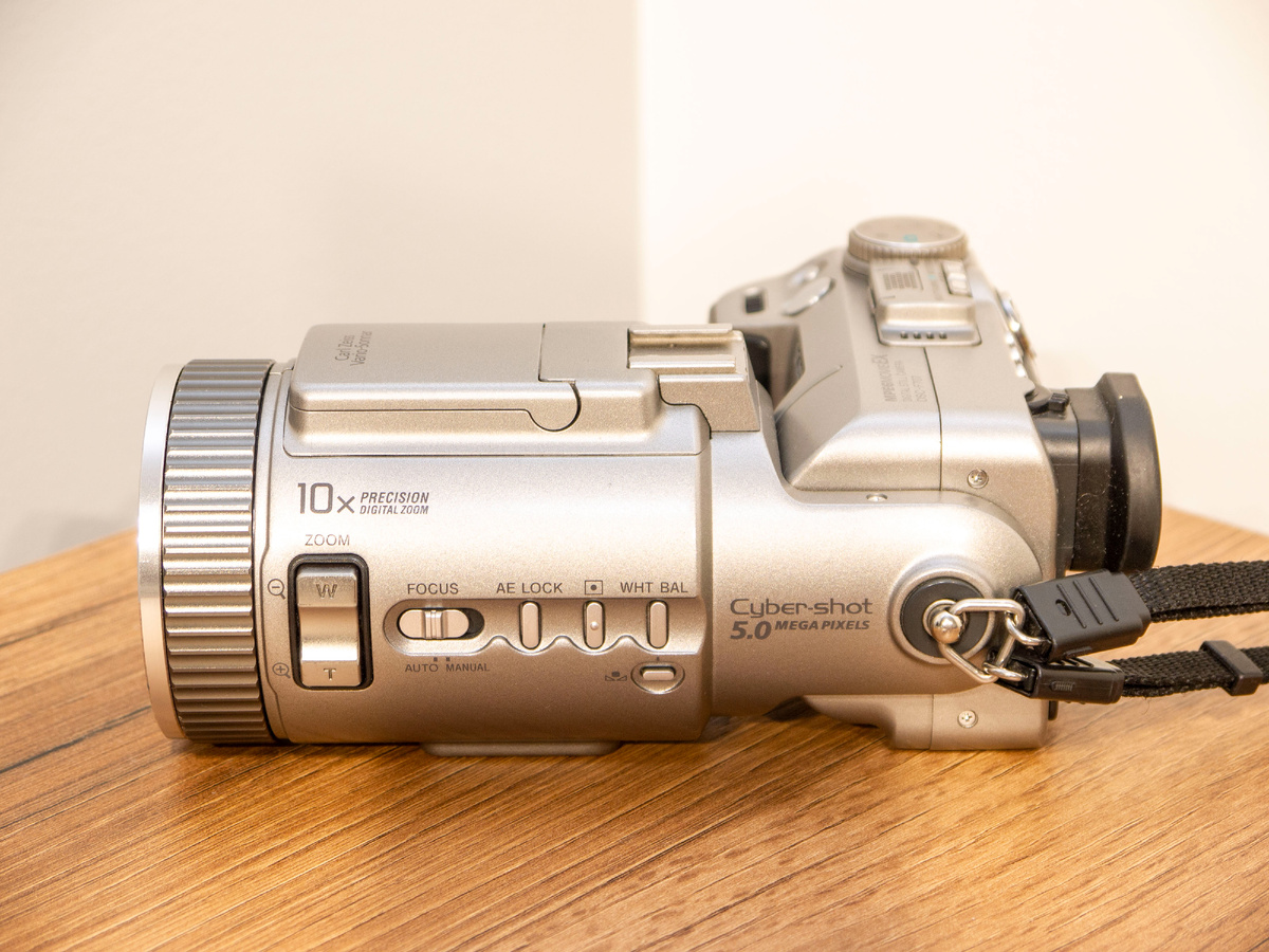 Sony Cyber-shot DSC-F707