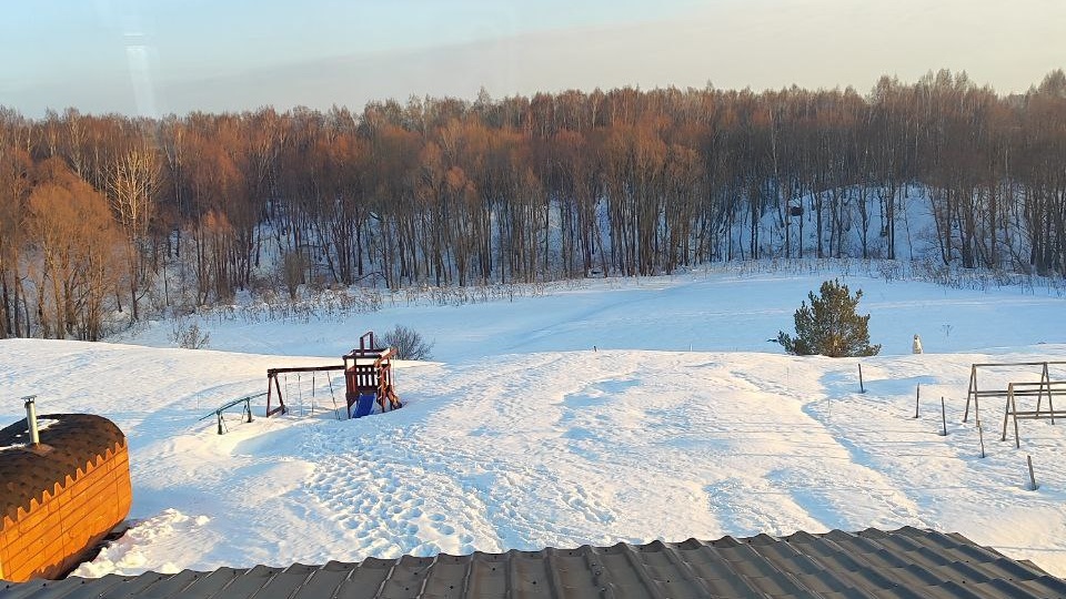 Люблю фотографии из окна с этого ракурса, с нетерпением ждем весну в самом разгаре и летние теплые деньки