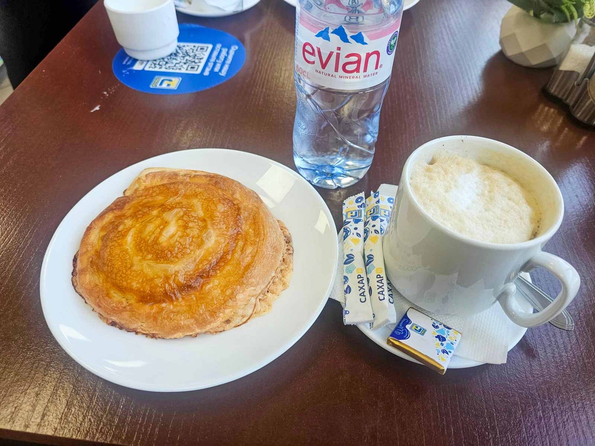 Московская область. АЗС "Трасса". "Улитка с сыром"