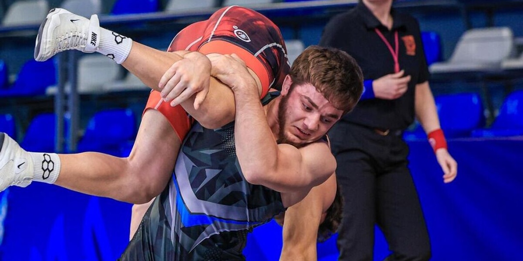 Наш чемпион напомнил слова президента про: "Терпи, моя красавица". Сказано прямодушно, но от души. Как же не хотят нас принимать в спорте