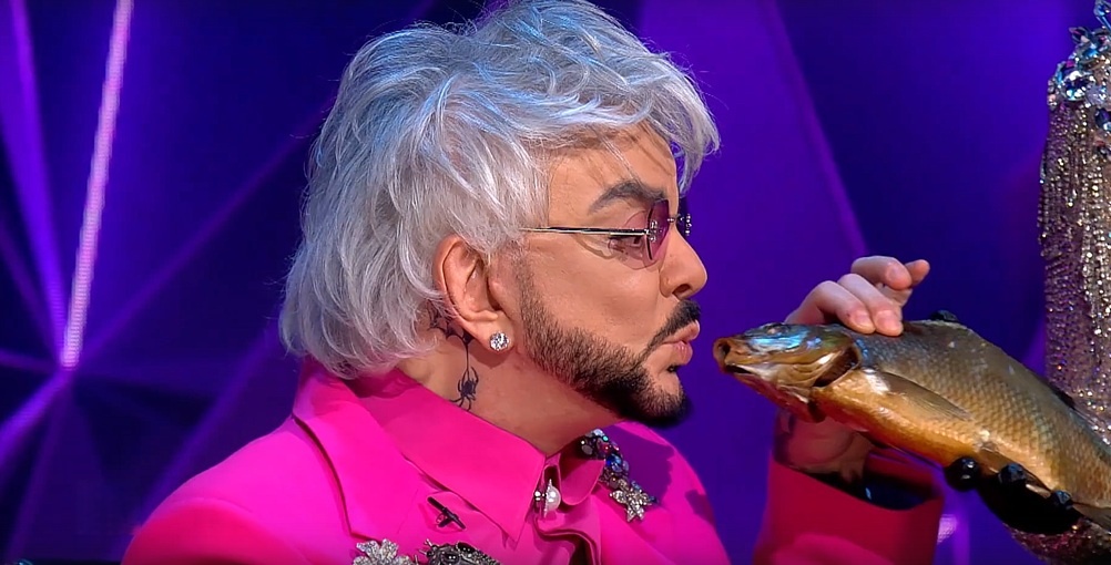 Кто снимет маску в 6 выпуске шоу "Маска 7" от 15.03.26? Какие песни споют маски?