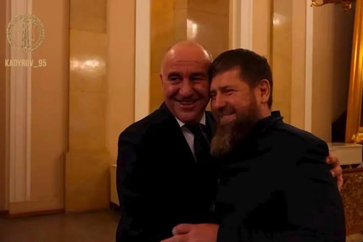    Глава Чечни Кадыров поздравил с юбилеем главу КЧР Темрезова