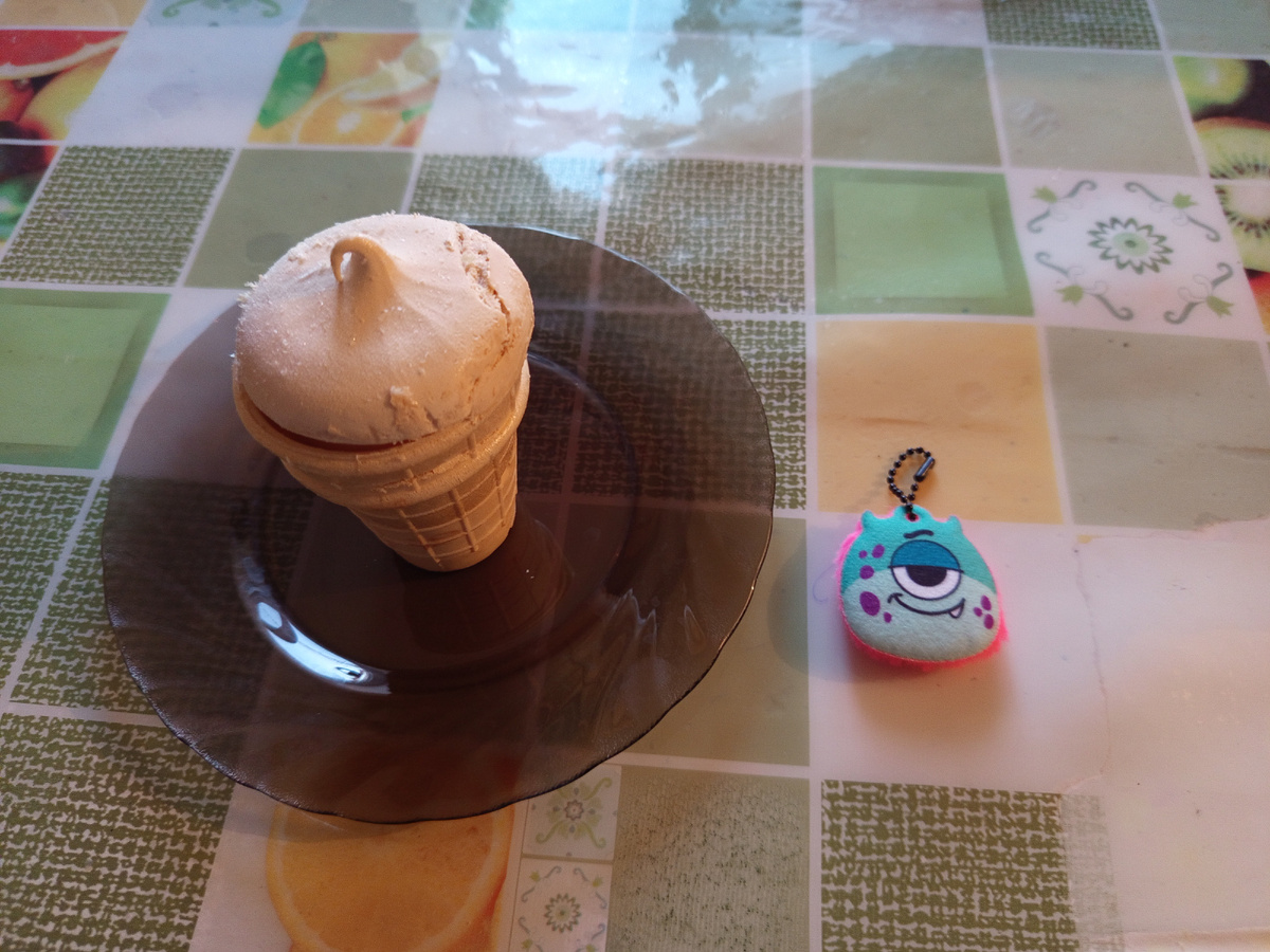 Моя мороженка и игрушка, которую мне подарили родители