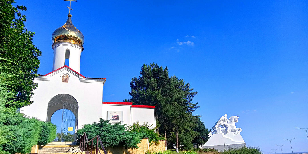 Двигаясь по трассе М-4 «Дон» мимо станицы Кущевская. Мемориальный комплекс «Поле казачьей славы»: многие замечают, но не все останавливаются