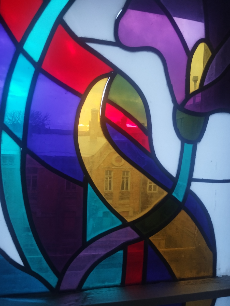 Слова бывают на витражи похожие. Все сами по себе хорошие. Но вот как их а узор сплести...