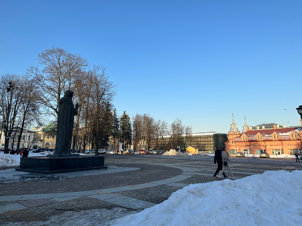 Та самая площадь , ребенок всех голубей распугал 😂