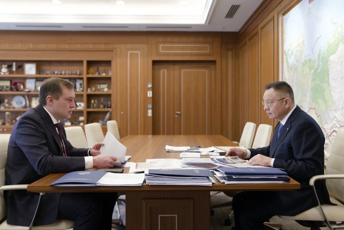    Замгубернатора Югры обсудил планы региона с министром строительства РФ