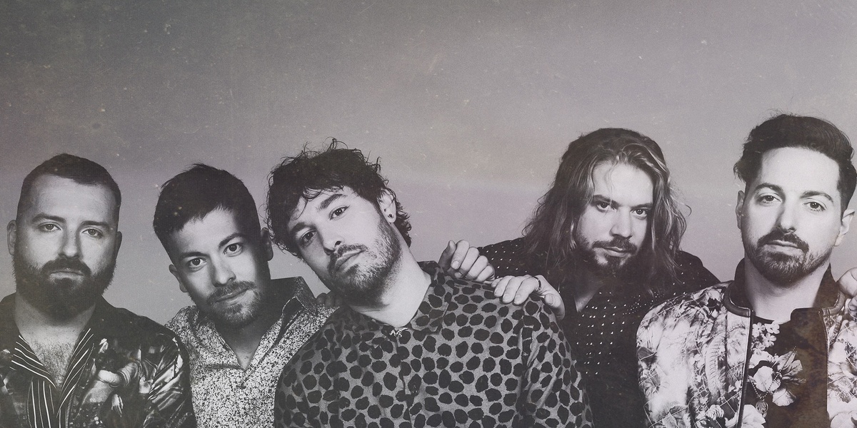 Официальное фото группы с Shazam