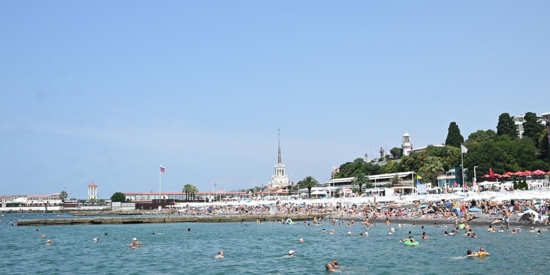 Цены и беспилотники: эксперты спрогнозировали снижение турпотока в Сочи на миллион человек