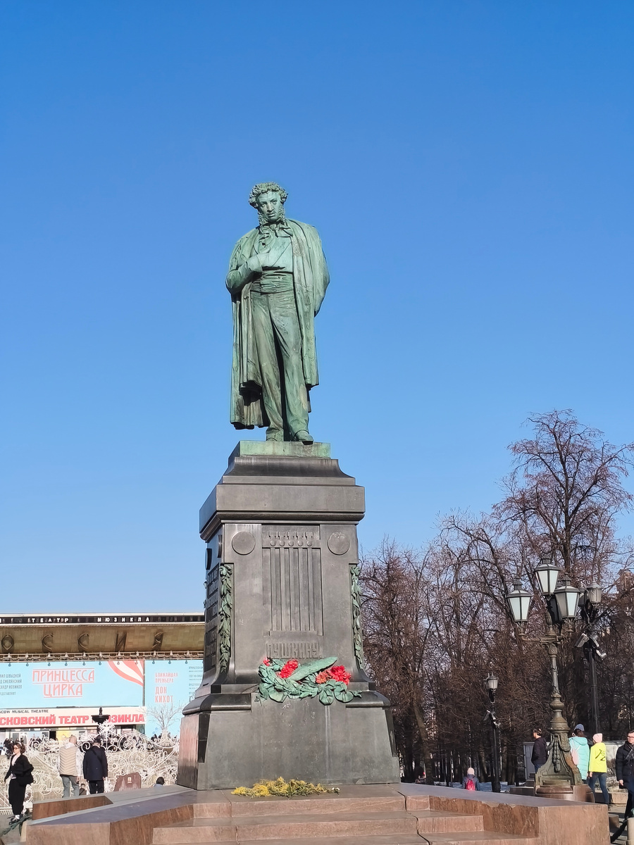 Почему мимозы?...