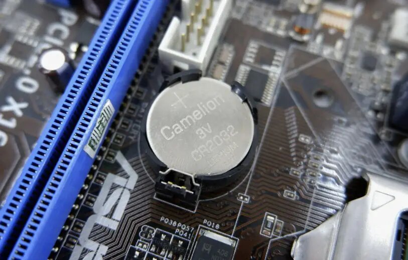  Батарейка CR2032, иногда помогает сбросить BIOS