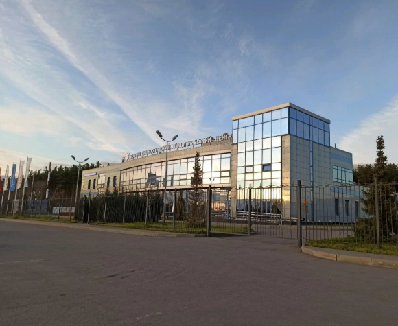 Межрегиональный медицинский центр ранней диагностики и лечения онкологических заболеваний. Это правильное название центра. Находится на Остужева, 31. Подъезд удобный, окружён со всех сторон лесным массивом. Много света, огромные окна. Центр обслуживает не только пациентов из Воронежской области, но и других регионов: Липецкой, Тамбовской, Белгородской, Ростовской и т.д. Все фотографии взяты из открытых источников Интернет и они полностью соответствуют действительности