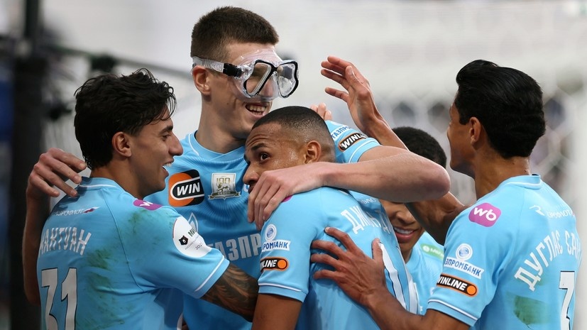     Густаво Мантуан, Александр Соболев, Джон Джон и Дуглас Сантос РИА Новости Михаил Киреев