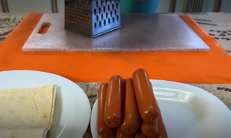 Пять минут на идеальный завтрак: почему рулетики из лаваша с сосиской и сыром лучше обычной яичницы