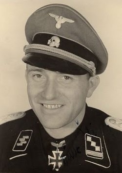 Генрих Клинг (10 сентября 1913 года, Кассель — 30 сентября 1951 года, озеро Бодензее) — штурмбаннфюрер СС, командир 101-го тяжёлого танкового батальона 1-й танковой дивизии СС «Лейбштандарт СС Адольф Гитлер» (личный номер СС 39 402), танковый ас, командир танка Pz.Kpfw.VI «Tiger I», уничтоживший более 51 танка противника. Кавалер Рыцарского креста Железного креста и Золотого Германского креста