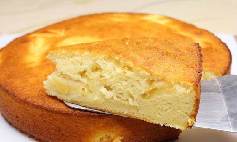 Нежный, ароматный и лёгкий яблочный пирог: идеальный десерт из манки для уютного вечера