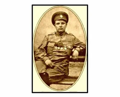 Портрет Марии Бочкарёвой в военной форме, с наградами (Георгиевскими крестами и медалями), 1916–1917 гг.