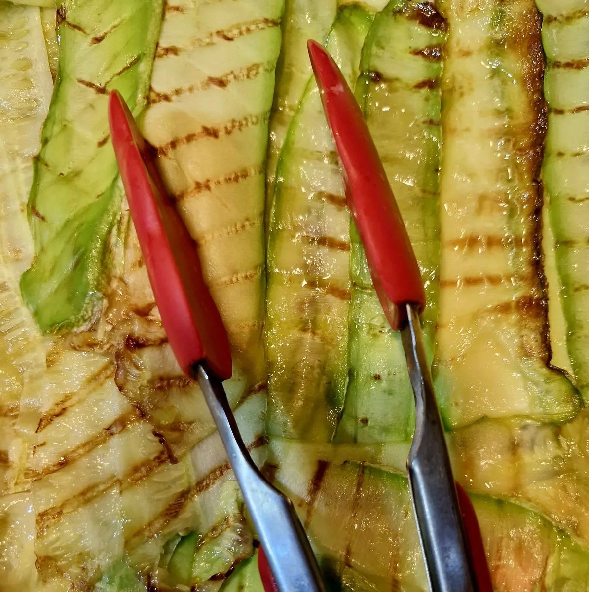 Обжариваем на сухой сковороде , до размягчения 