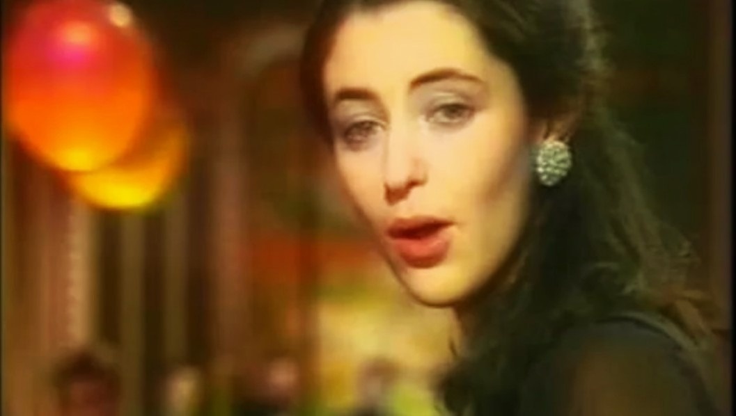 Публика быстро запомнила хрупкую девушку с огромным диапазоном.
