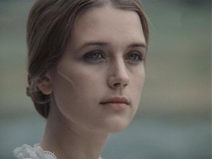 Ирина Алфёрова в роли Даши. Кадр из фильма "Хождение по мукам"