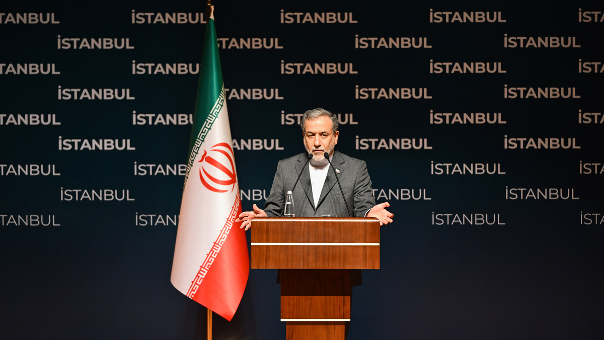    Глава МИД Ирана Аббас Аракчи ГЛП