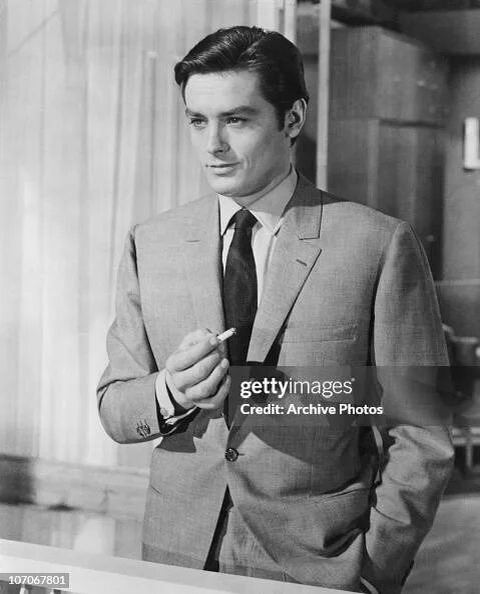 Конечно, если вы молодой Ален Делон, можно даже курить, и быть красавчиком!