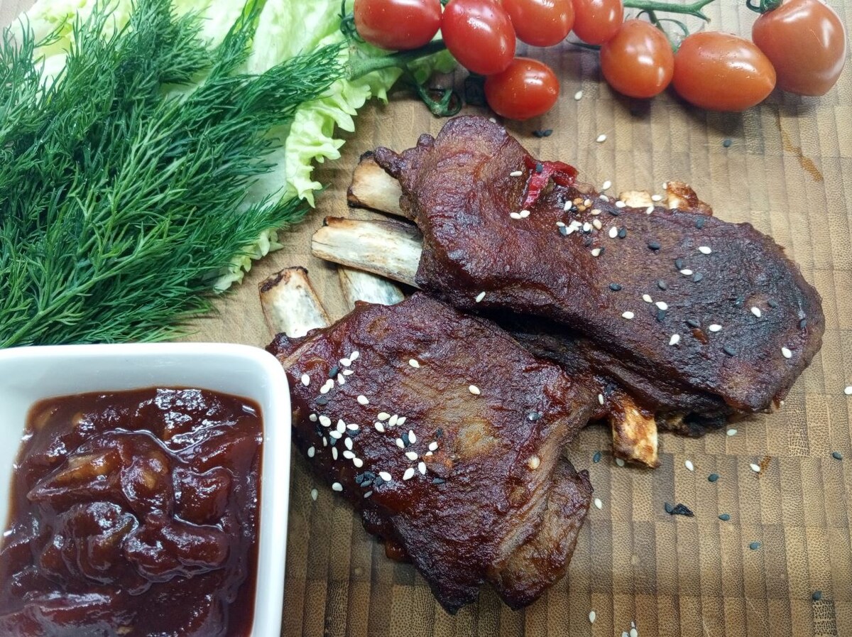 Ребрышки барбекю и соус