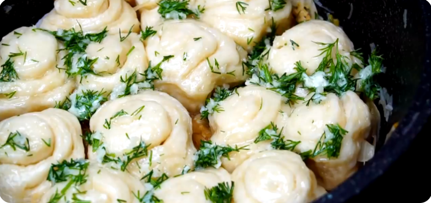 Такое блюдо я готовлю часто, особенно когда в холодильнике есть банка с квашеной капустой. Штрудли