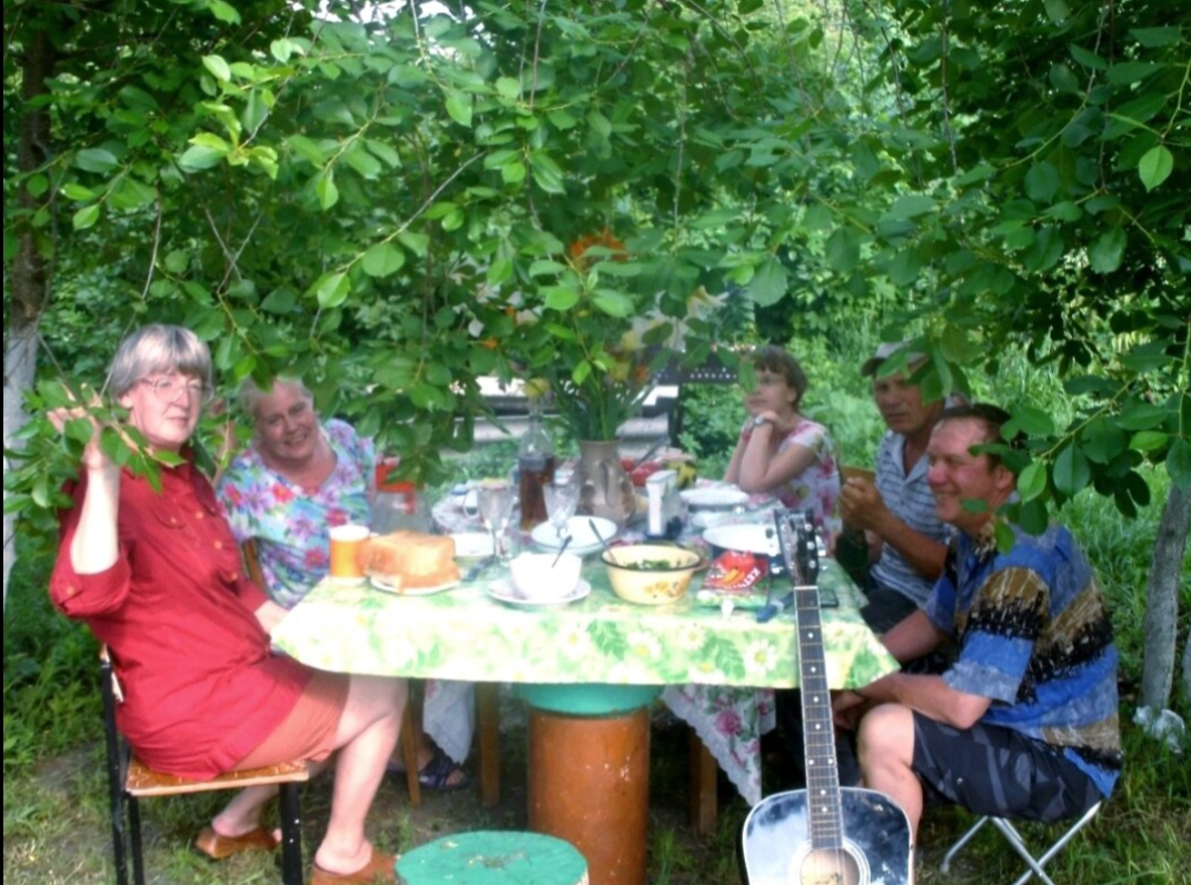 ПРАЗДНУЕМ МОЙ ДЕНЬ РОЖДЕНИЯ В МАМИНОМ САДУ, КОТОРОГО БОЛЬШЕ НЕТ. 🥲