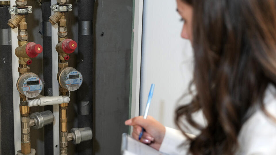 Россияне переплатили за услуги ЖКХ более 100 миллиардов рублей за три года