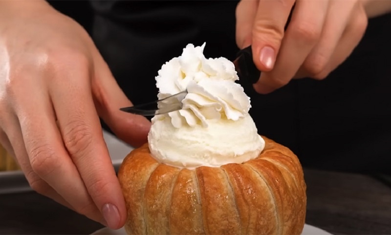 Яблоко в слоёном тесте: почему этот десерт становится любимым с первого кусочка