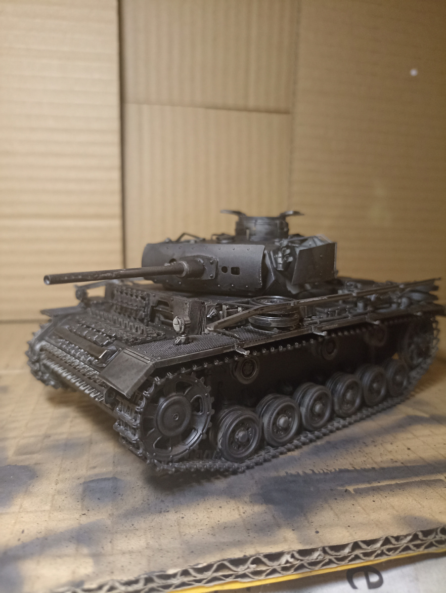 Начальный этап, задул модель чёрным грунтом  из аэрографа. 