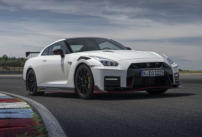 Nissan GT-R 2923 года получил доработанные бамперы и улучшенную аэродинамику. Фото: autopremiumgroup.ru