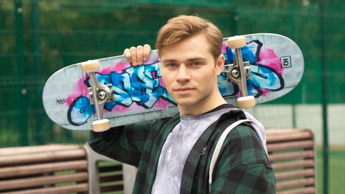 Актёр Кирилл Чернышенко на съёмках сериала «Разворот»