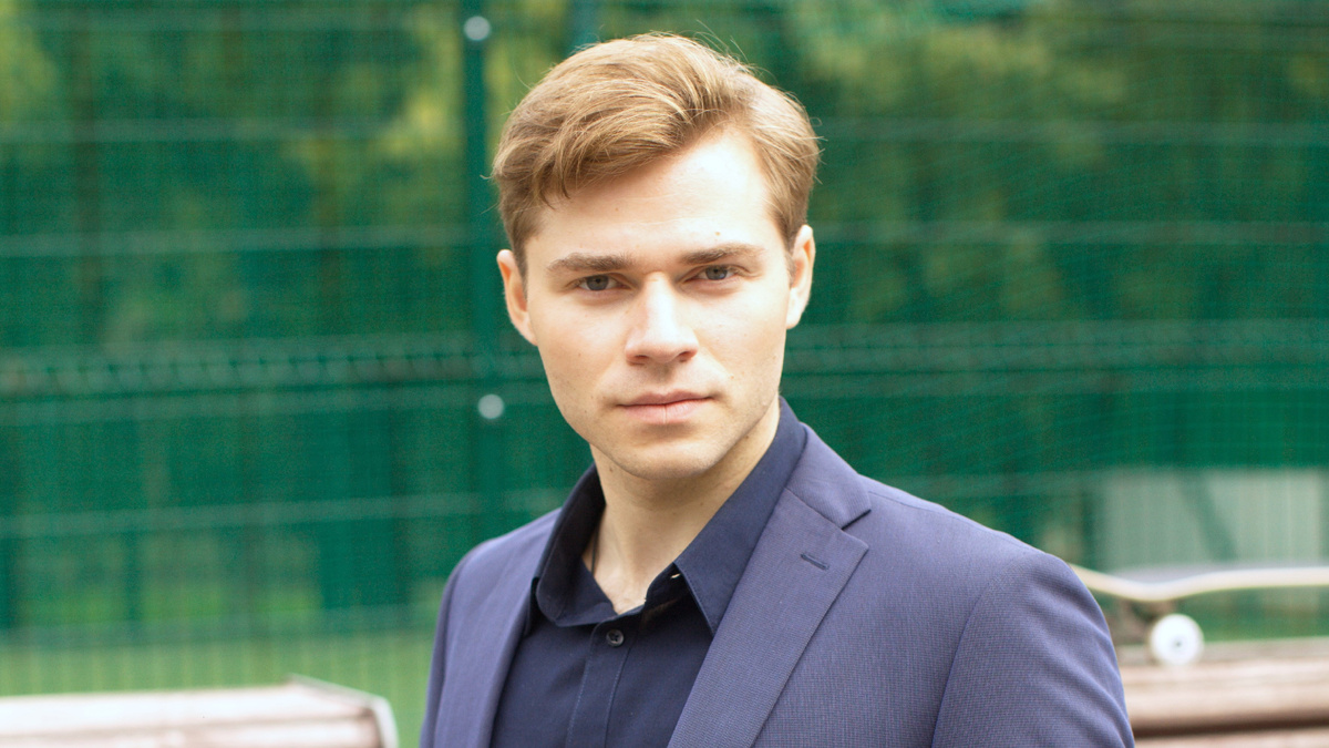 Актёр Кирилл Чернышенко на съёмках сериала «Разворот»