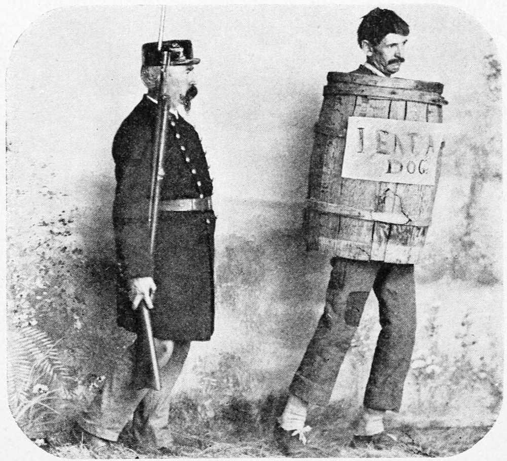 Злесь и далее оригинальные фото (очевидно, постановочные) из книги воспоминаний Маркуса Б.Тони "Злоключения рядового" 