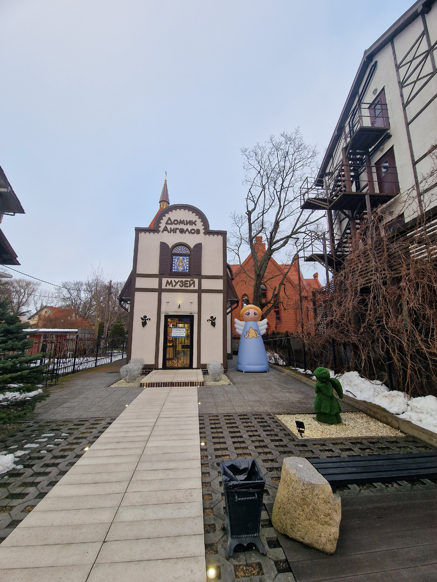 фото автора: в этом как бы игрушечном домике двухэтажный музей