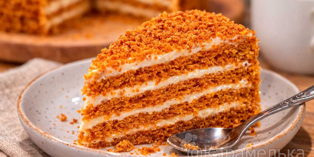 Тот самый медовик из детства… мягкий, ароматный и тающий во рту