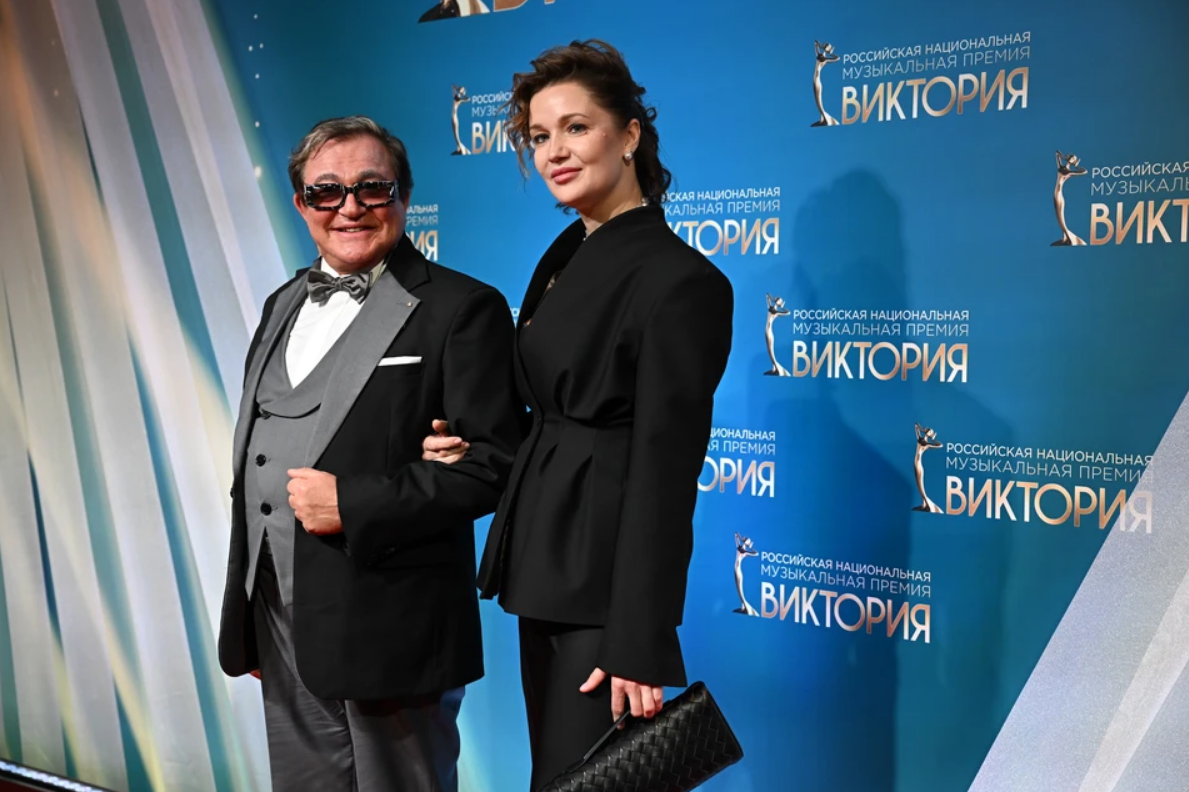 Дмитрий Дибров впервые вышел в свет с Екатериной Гусевой