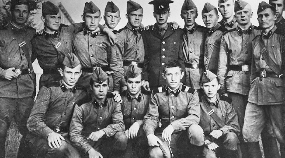 И один заболевший солдат - это ЧП, потому что заменить его в карауле некем