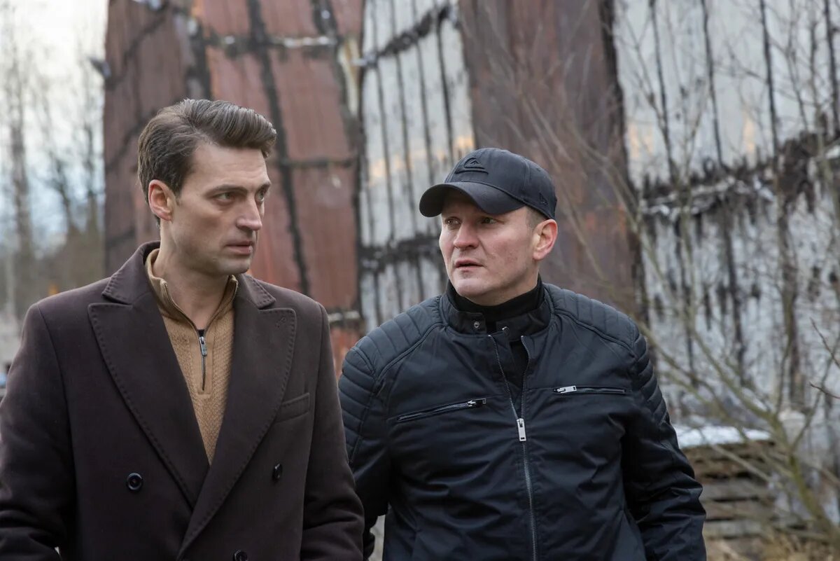    Кадр из телесериала "Первый отдел". Режиссёры Денис Нейманд (1-3 сезоны), Дмитрий Аверин (1 сезон), Максим Бриус (2, 4, 5 сезоны), Михаил Вассербаум (5 сезон), Арменак Назикян (5 сезон). Студия "Триикс Медиа", 2020-2026.