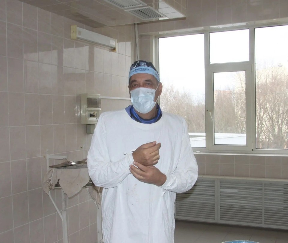    Хирург Михаил Чуднов наблюдает Карлена практически всю жизнь Татьяна ЛЫСЕНКО