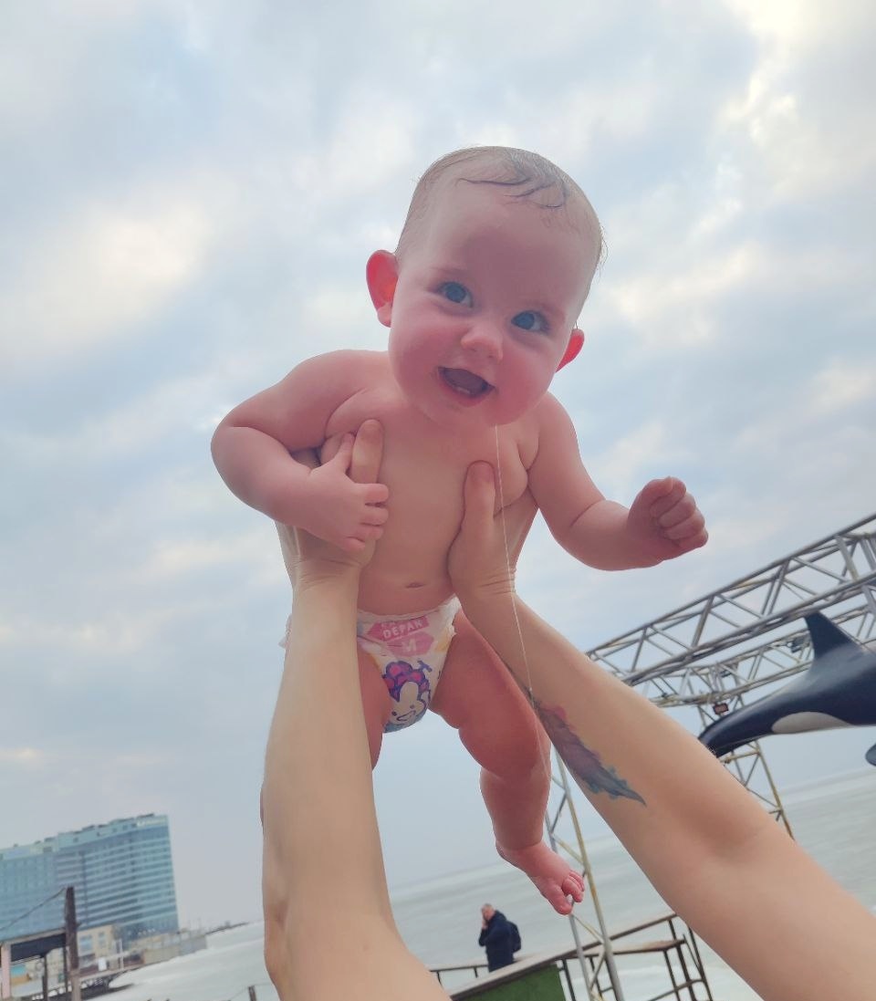 Моржиха слюни до самой земли пускает))) ждём не дождёмся новых зубов!