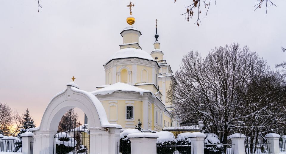    Церковь Покрова Пресвятой Богородицы в городе Руза зимой / Медиасток.рф