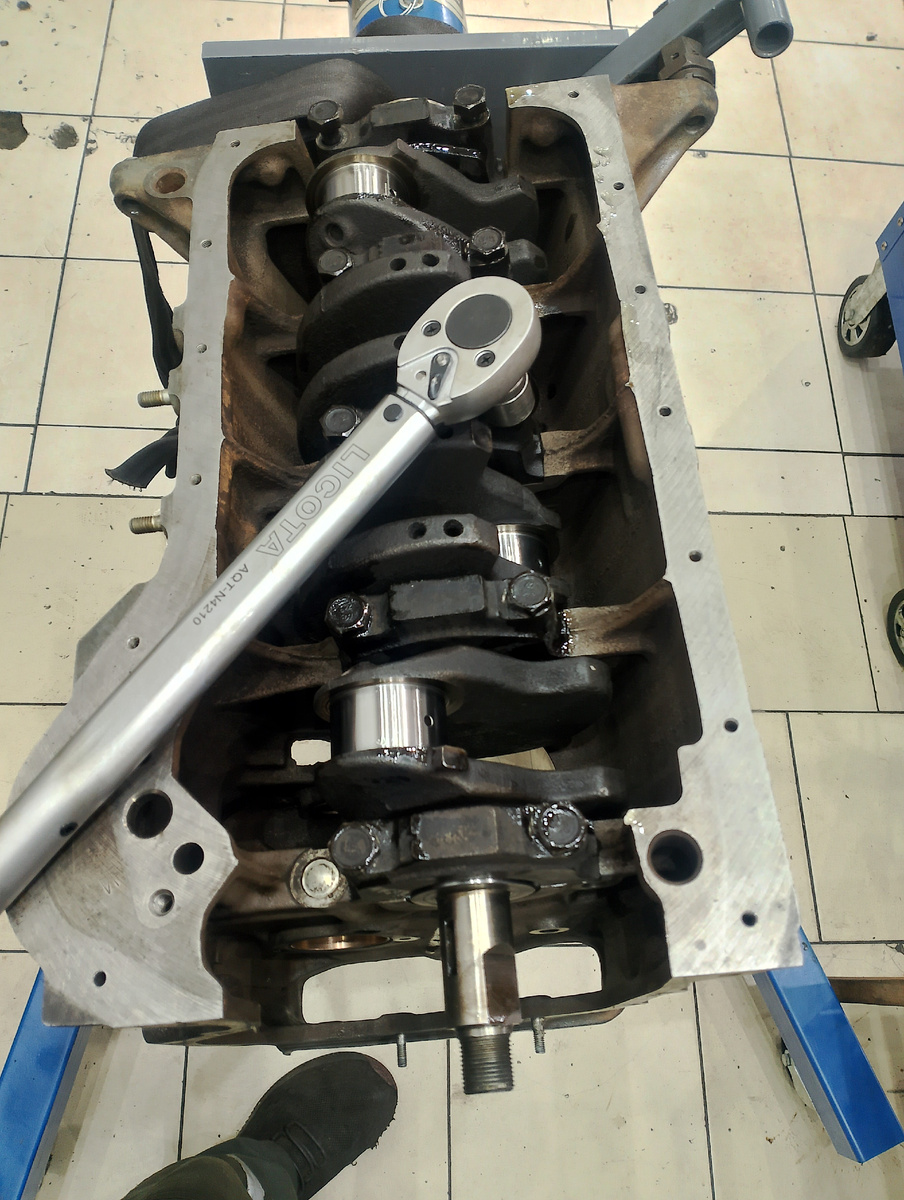 Момент затяжки коренных подшипников 85н.м