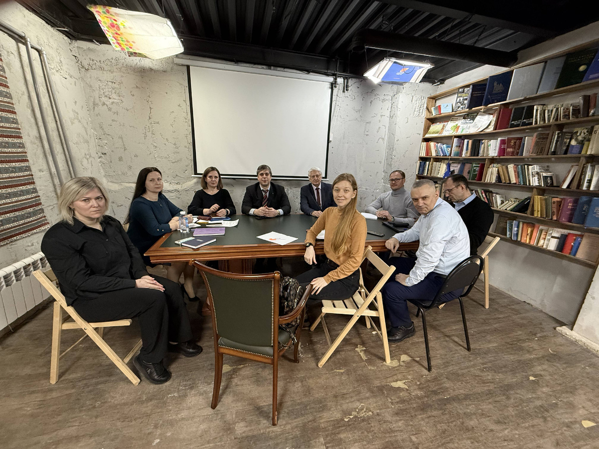 Адвокат Алексей Громов на семинаре в Филиале №7 МОКА «Актуальные вопросы защиты прав участников СВО и членов их семей». Живое общение и позитивный рабочий настрой. 