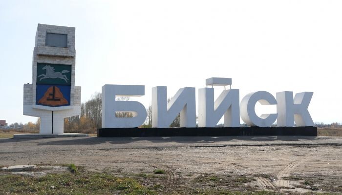 Буква весом 27 тонн: как появилась стела на въезде в Бийск